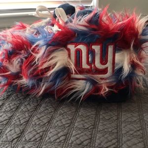 NY Giants women’s fuzzy slippers